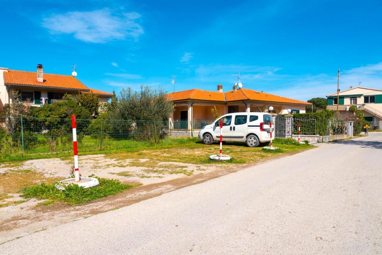 Appartamento Passeggiata Al Mare Marina di Campo Bagian luar foto